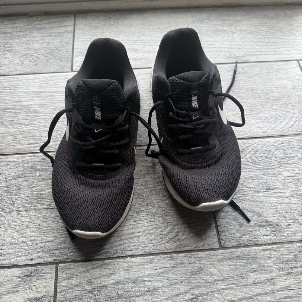 Nike Revolution 6 Shoes Womens Size 8.5 Black White Running Sneakers‎ DC3729-003